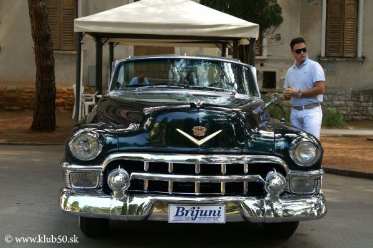 Kultový prezident, exkluzívny ostrov